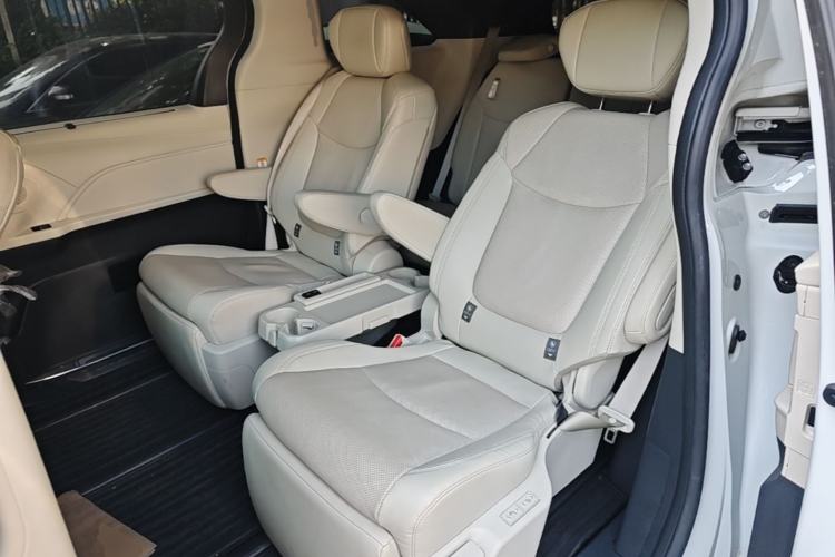 Used Toyota SIENNA 2024 2.5L Hybrid Four-Wheel Drive Prestige Edition Left Rear Seat