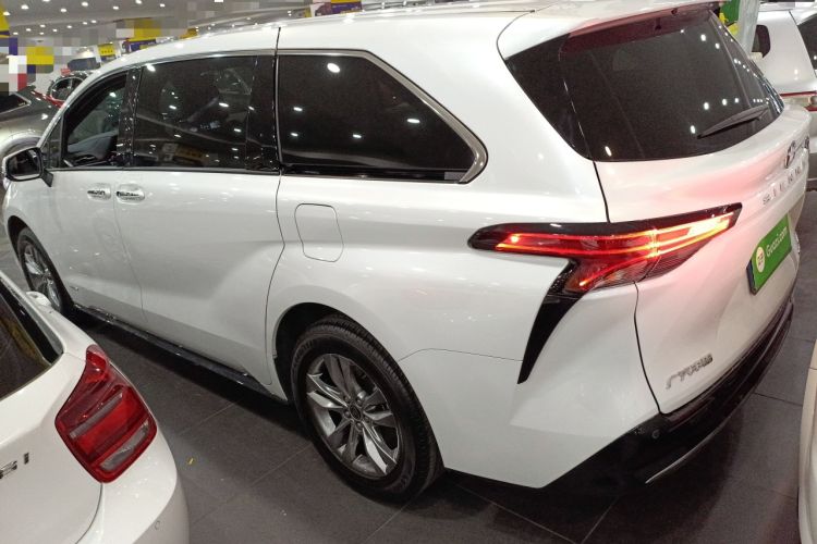 Used Toyota SIENNA 2024 2.5L Hybrid Four-Wheel Drive Prestige Edition Left Side