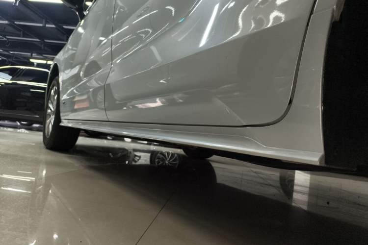 Used Toyota SIENNA 2024 2.5L Hybrid Comfort Edition Left Side Sill