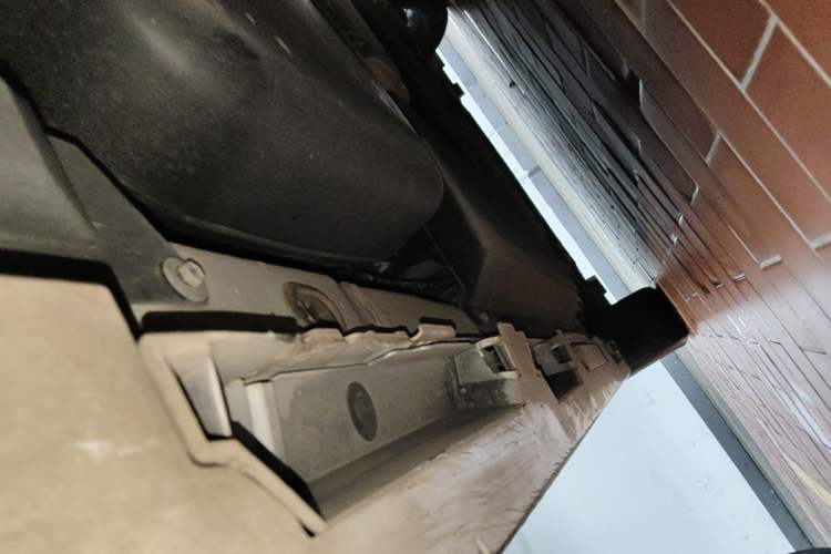 Used Toyota SIENNA 2024 2.5L Hybrid Comfort Edition Left Side Sill