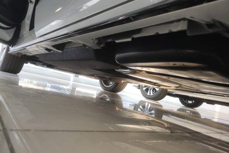 Used Toyota SIENNA 2024 2.5L Hybrid Prestige Deluxe Edition Left Side Sill