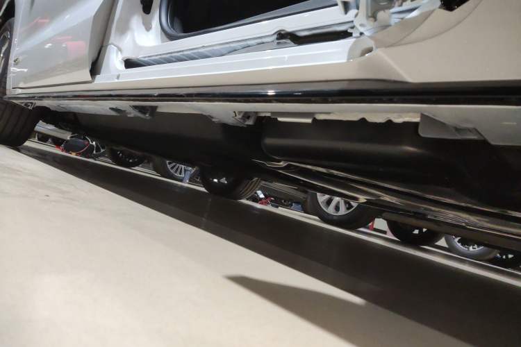 Used Toyota SIENNA 2024 2.5L Hybrid Prestige Deluxe Edition Left Side Sill