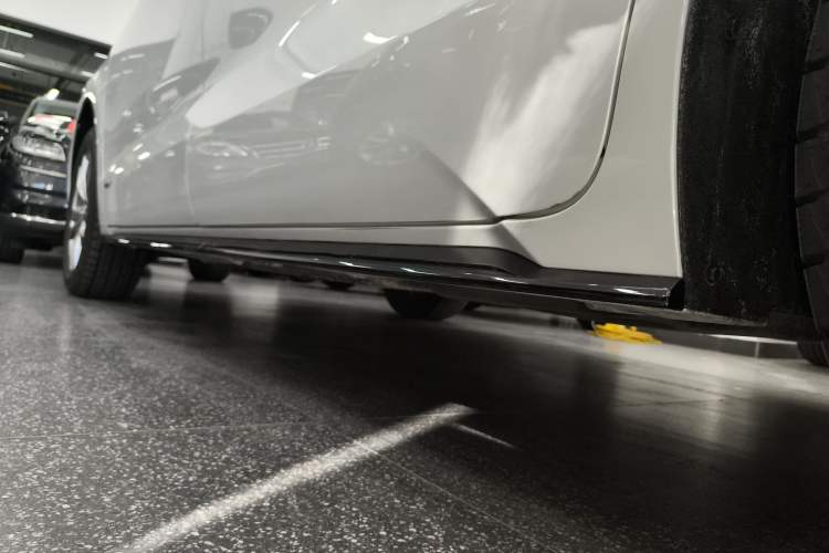 Used Toyota SIENNA 2024 2.5L Hybrid Four-Wheel Drive Prestige Edition Left Side Sill