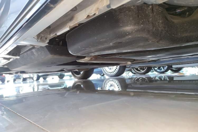 Used Toyota SIENNA 2024 2.5L Hybrid Platinum Edition Left Side Sill