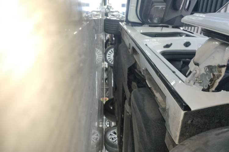 Used Toyota SIENNA 2024 2.5L Hybrid Four-Wheel Drive Prestige Edition Left Side Sill