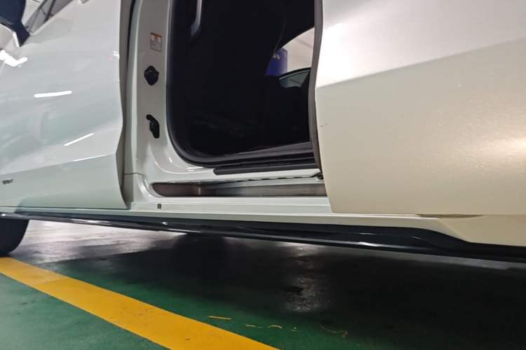 Used Toyota SIENNA 2024 2.5L Hybrid Four-Wheel Drive Prestige Edition Left Side Sill