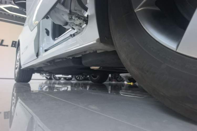 Used Toyota SIENNA 2024 2.5L Hybrid Comfort Edition Left Side Sill