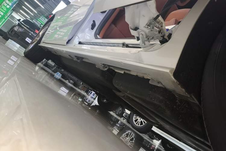 Used Toyota SIENNA 2024 2.5L Hybrid Comfort Edition Left Side Sill