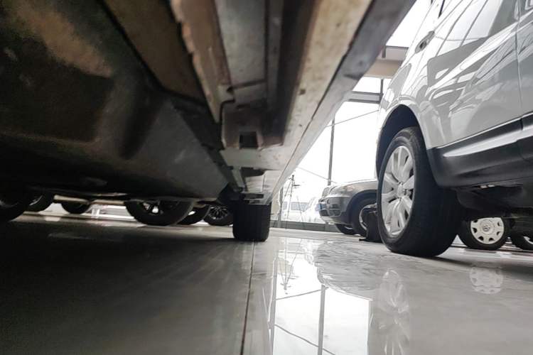 Used Toyota SIENNA 2024 2.5L Hybrid Luxury Edition Left Side Sill
