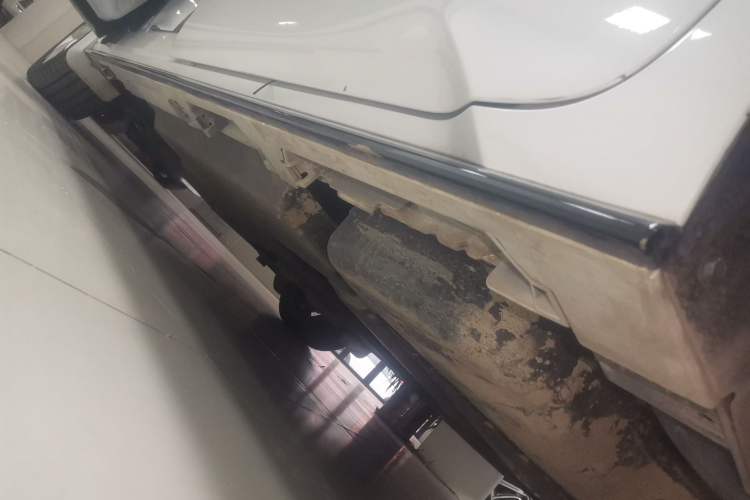 Used Toyota SIENNA 2024 2.5L Hybrid Luxury Edition Left Side Sill