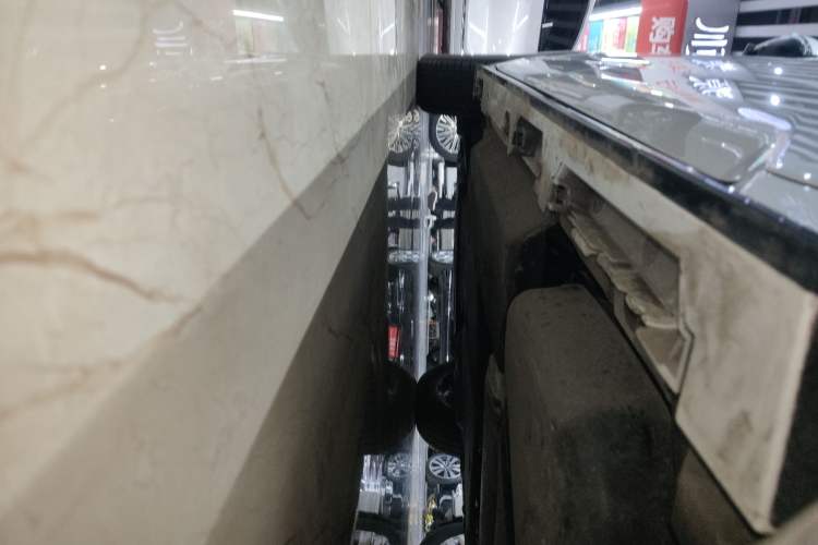 Used Toyota SIENNA 2024 2.5L Hybrid Four-Wheel Drive Prestige Edition Left Side Sill