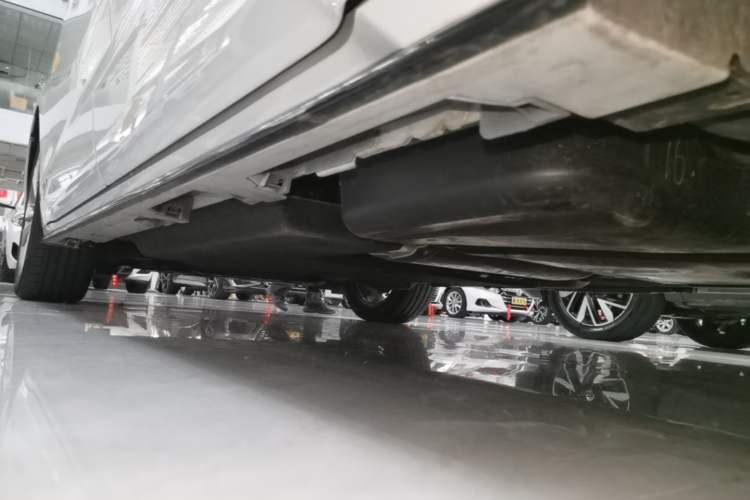 Used Toyota SIENNA 2024 2.5L Hybrid Prestige Deluxe Edition Left Side Sill