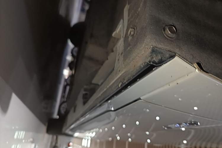 Used Toyota SIENNA 2024 2.5L Hybrid Luxury Edition Left Side Sill