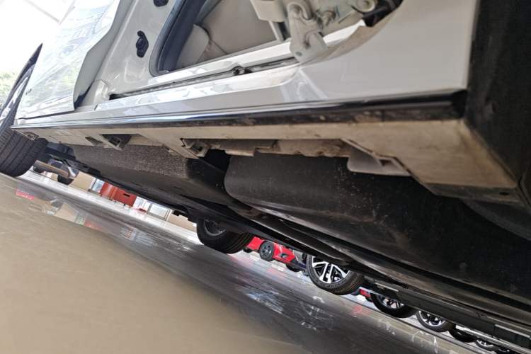 Used Toyota SIENNA 2024 2.5L Hybrid Four-Wheel Drive Prestige Edition Left Side Sill