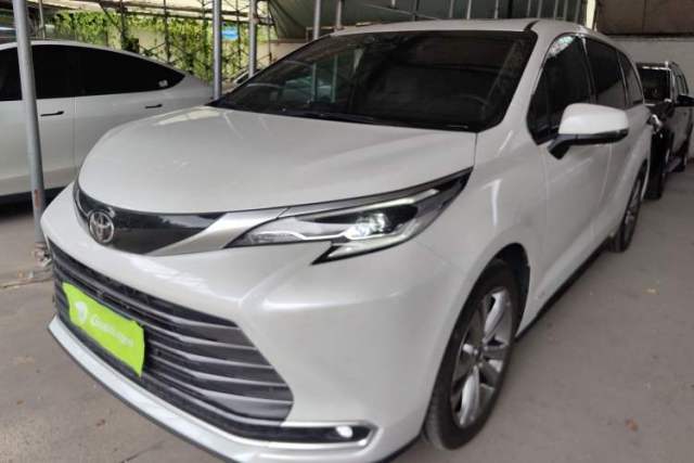 Ojetý Toyota SIENNA 2024 2.5L Hybrid Prestige Deluxe Edition