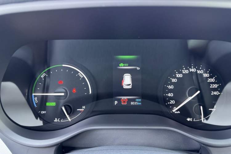 Used Toyota SIENNA 2024 2.5L Hybrid Comfort Edition Odometer Close Up