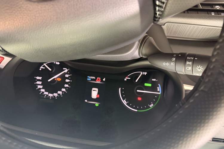 Used Toyota SIENNA 2024 2.5L Hybrid Four-Wheel Drive Luxury Edition Odometer Close Up