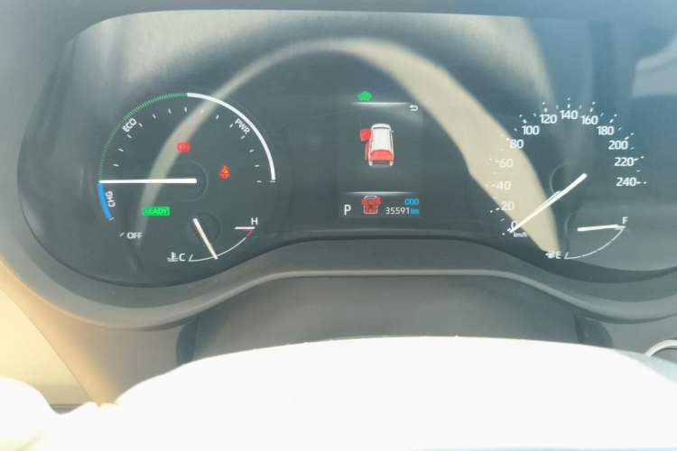 Used Toyota SIENNA 2024 2.5L Hybrid Comfort Edition Odometer Close Up