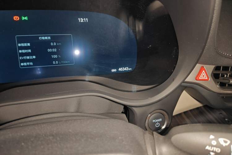Used Toyota SIENNA 2024 2.5L Hybrid Platinum Edition Odometer Close Up