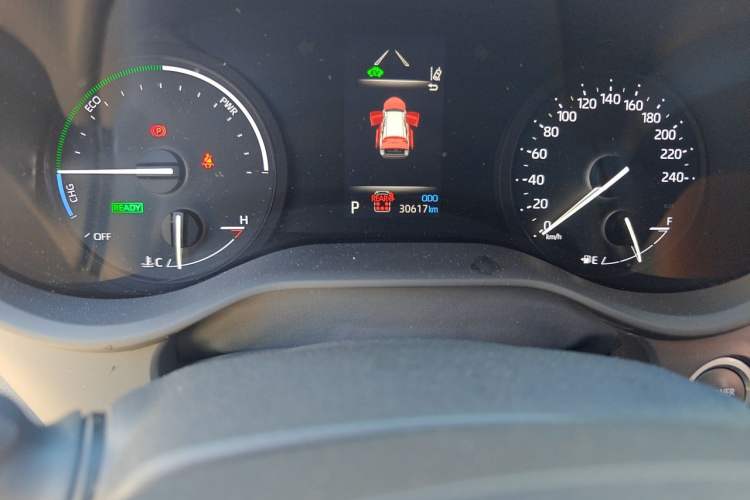 Used Toyota SIENNA 2024 2.5L Hybrid Four-Wheel Drive Prestige Edition Odometer Close Up
