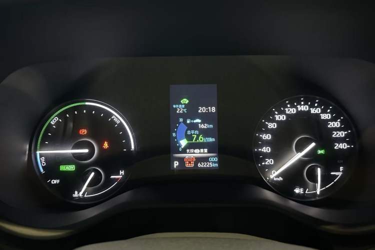 Used Toyota SIENNA 2024 2.5L Hybrid Four-Wheel Drive Prestige Edition Odometer Close Up