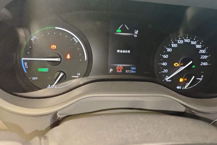 Used Toyota SIENNA 2024 2.5L Hybrid Four-Wheel Drive Prestige Edition Odometer Close Up