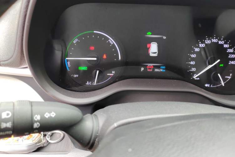 Used Toyota SIENNA 2024 2.5L Hybrid Comfort Edition Odometer Close Up