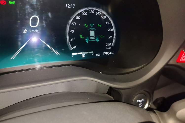Used Toyota SIENNA 2024 2.5L Hybrid Platinum Edition Odometer Close Up