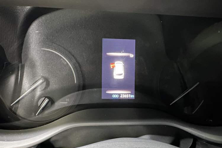 Used Toyota SIENNA 2024 2.5L Hybrid Four-Wheel Drive Prestige Edition Odometer Close Up