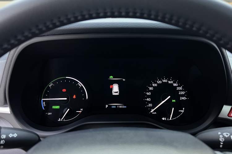 Used Toyota SIENNA 2024 2.5L Hybrid Four-Wheel Drive Prestige Edition Odometer Close Up