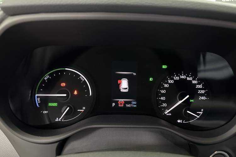 Used Toyota SIENNA 2024 2.5L Hybrid Four-Wheel Drive Prestige Edition Odometer Close Up