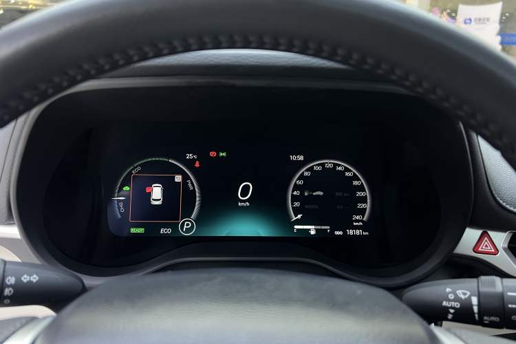 Used Toyota SIENNA 2024 2.5L Hybrid Ultimate Edition Odometer Close Up