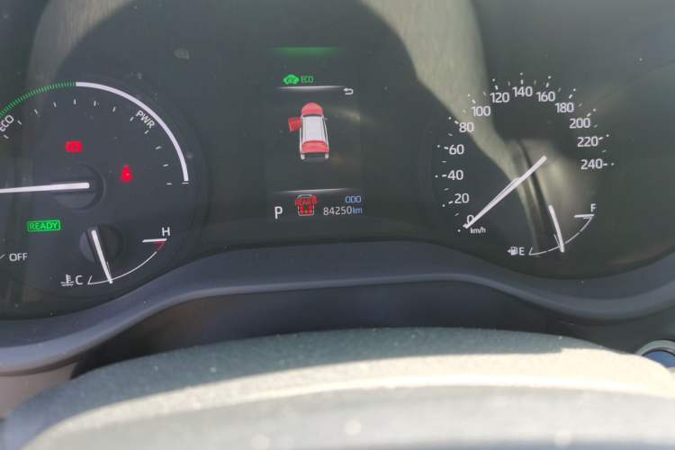 Used Toyota SIENNA 2024 2.5L Hybrid Luxury Edition Odometer Close Up