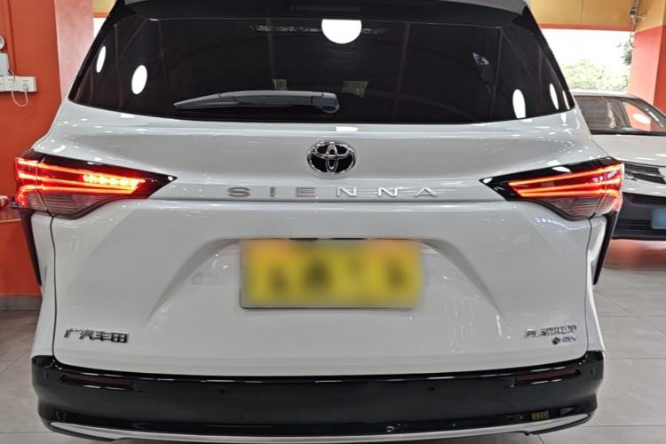 Used Toyota SIENNA 2024 2.5L Hybrid Platinum Edition Rear