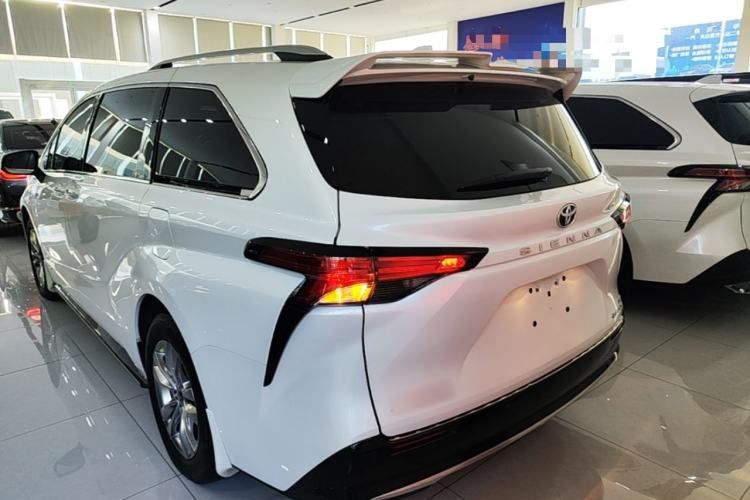Used Toyota SIENNA 2024 2.5L Hybrid Four-Wheel Drive Luxury Edition Rear
