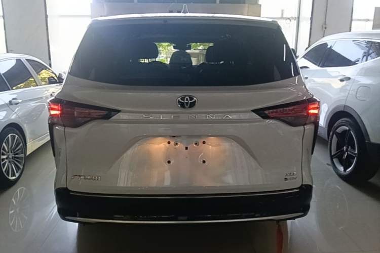 Used Toyota SIENNA 2024 2.5L Hybrid Luxury Edition Rear
