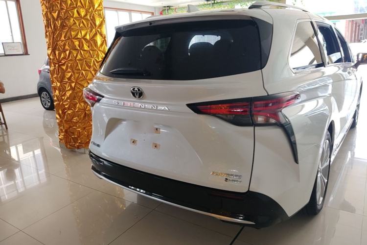 Used Toyota SIENNA 2024 2.5L Hybrid Platinum Edition Rear