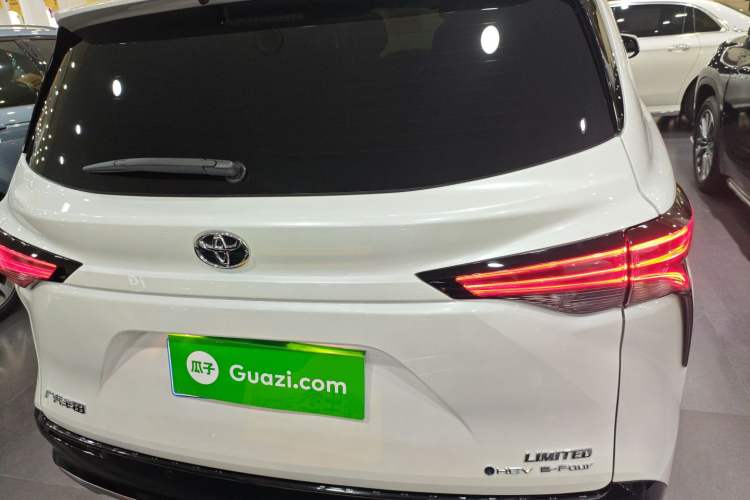Used Toyota SIENNA 2024 2.5L Hybrid Four-Wheel Drive Prestige Edition Rear
