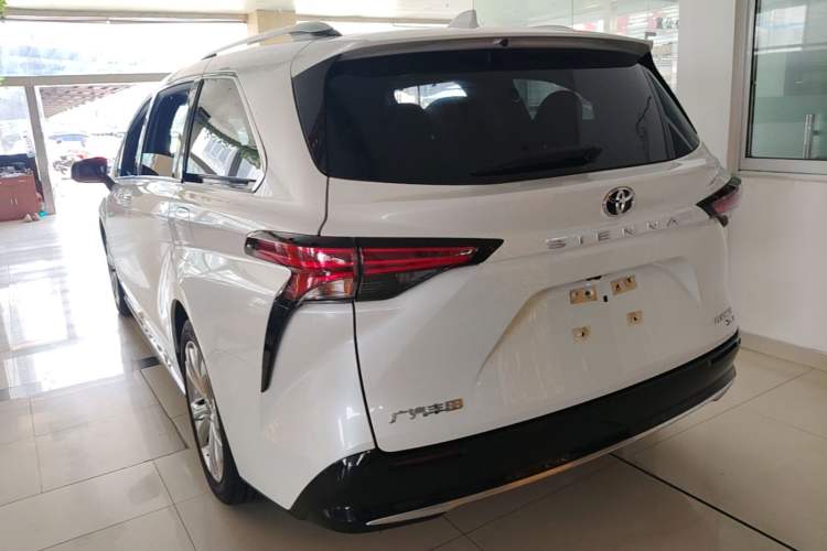 Used Toyota SIENNA 2024 2.5L Hybrid Platinum Edition Rear Left 45 Deg