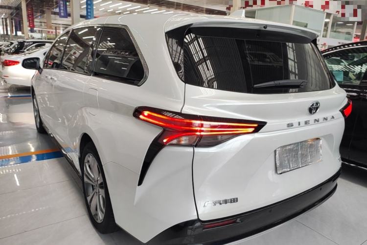 Used Toyota SIENNA 2024 2.5L Hybrid Luxury Edition Rear Left 45 Deg