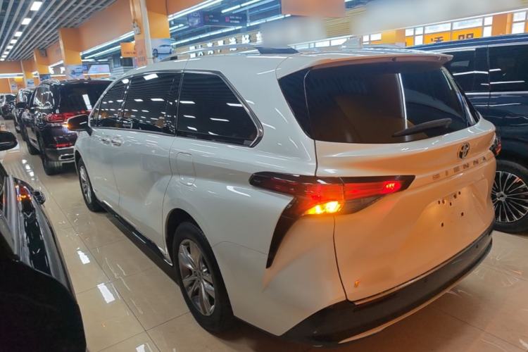 Used Toyota SIENNA 2024 2.5L Hybrid Luxury Edition Rear Left 45 Deg