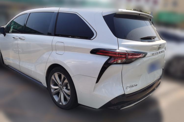 Used Toyota SIENNA 2024 2.5L Hybrid Luxury Edition Rear Left 45 Deg