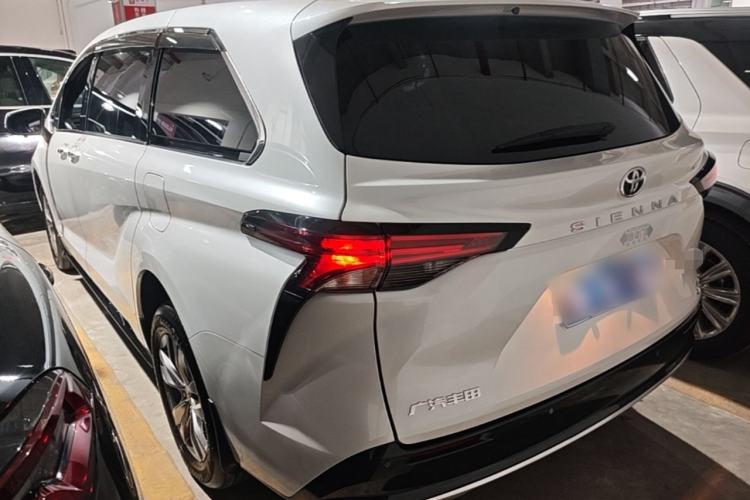 Used Toyota SIENNA 2024 2.5L Hybrid Luxury Edition Rear Left 45 Deg