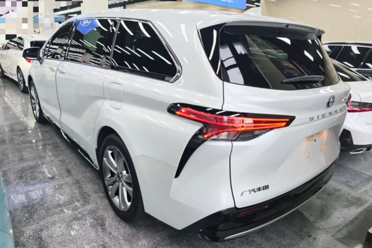 Used Toyota SIENNA 2024 2.5L Hybrid Luxury Edition Rear Left 45 Deg
