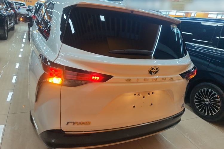 Used Toyota SIENNA 2024 2.5L Hybrid Luxury Edition Rear
