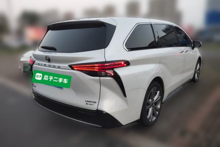 Used Toyota SIENNA 2024 2.5L Hybrid Luxury Edition Rear Right 45 Deg
