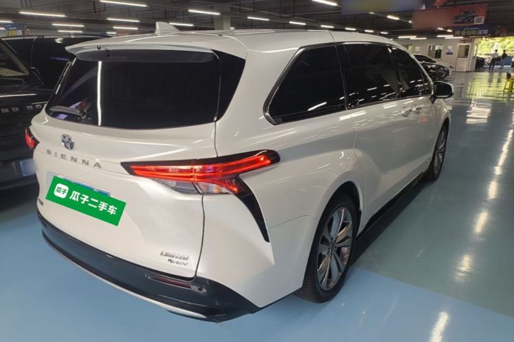 Used Toyota SIENNA 2024 2.5L Hybrid Luxury Edition Rear Right 45 Deg
