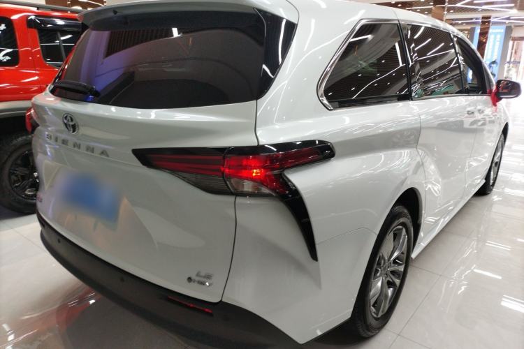 Used Toyota SIENNA 2024 2.5L Hybrid Comfort Edition Rear Right 45 Deg