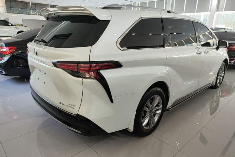 Used Toyota SIENNA 2024 2.5L Hybrid Four-Wheel Drive Luxury Edition Rear Right 45 Deg