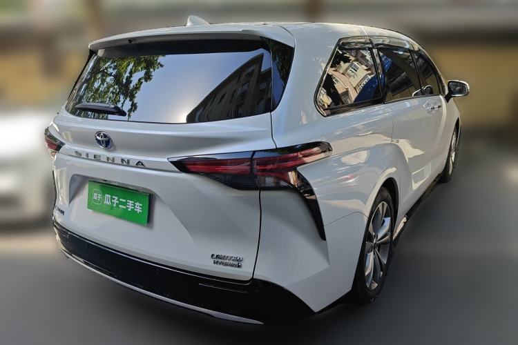Used Toyota SIENNA 2024 2.5L Hybrid Luxury Edition Rear Right 45 Deg
